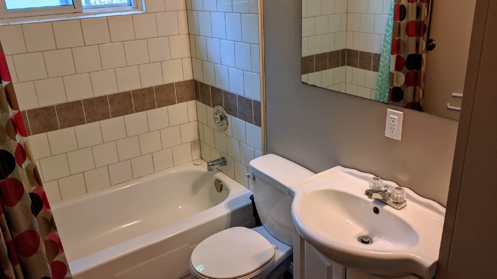 Pigeon-Lake-Resort-Cottage-seventeen-third-bedroom-two-single-beds